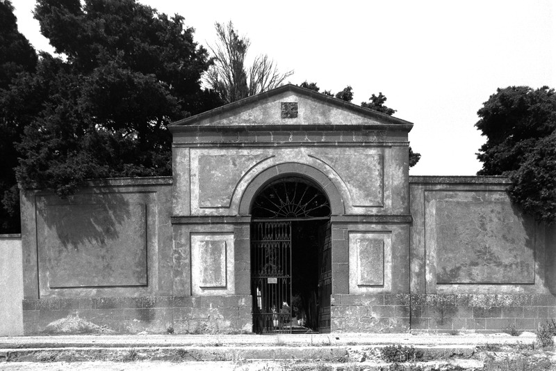 Cimitero - facciata di ingresso